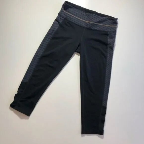 ATHLETA ZIPPY BALANCE BLACK/GRAY WOMEN'S STRETCH CAPRI RUCHED LEGGINGS SMALL - Picture 3 of 10
